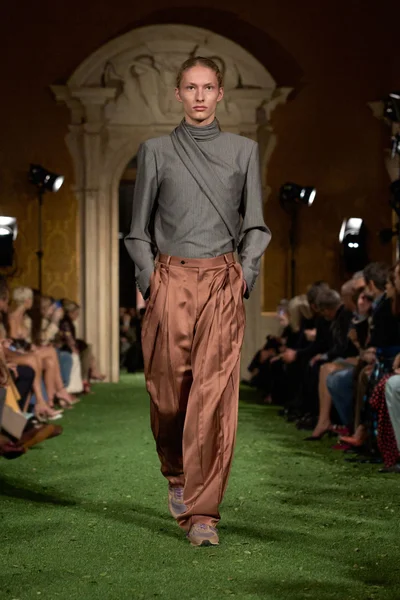 Look 37